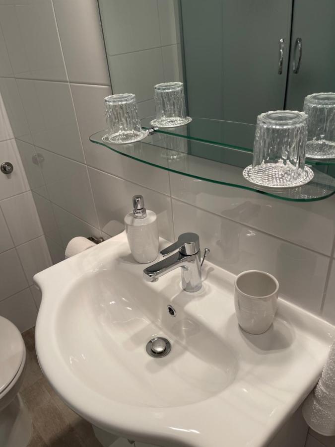 Apartments Antisa Baška Voda Eksteriør bilde